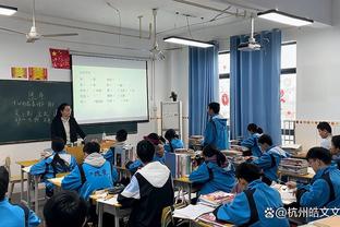 期待今晚？关辛晒广东主场照：易建联T恤铺满座位 化作红色海洋